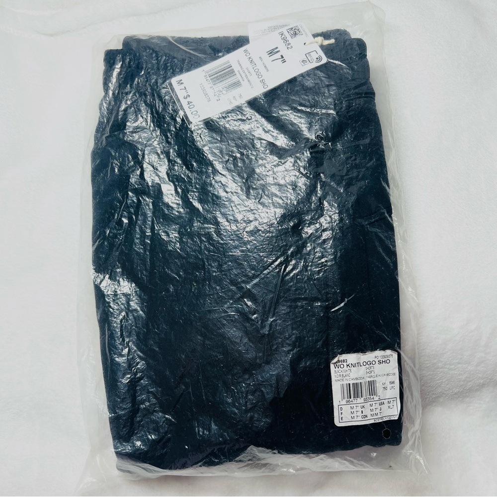 ADIDAS Knit Logo Shorts 7 Inch Inseam - Medium - NWT